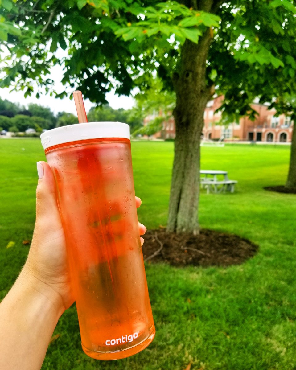 JCUDining's tweet photo. #WellnessWednesday 💧HYDRATE💧If you have a 16-ounce water bottle, make it a goal to refill your water bottle at least three times throughout the day! #h2o #hydrate https://t.co/VD8liDc3pT