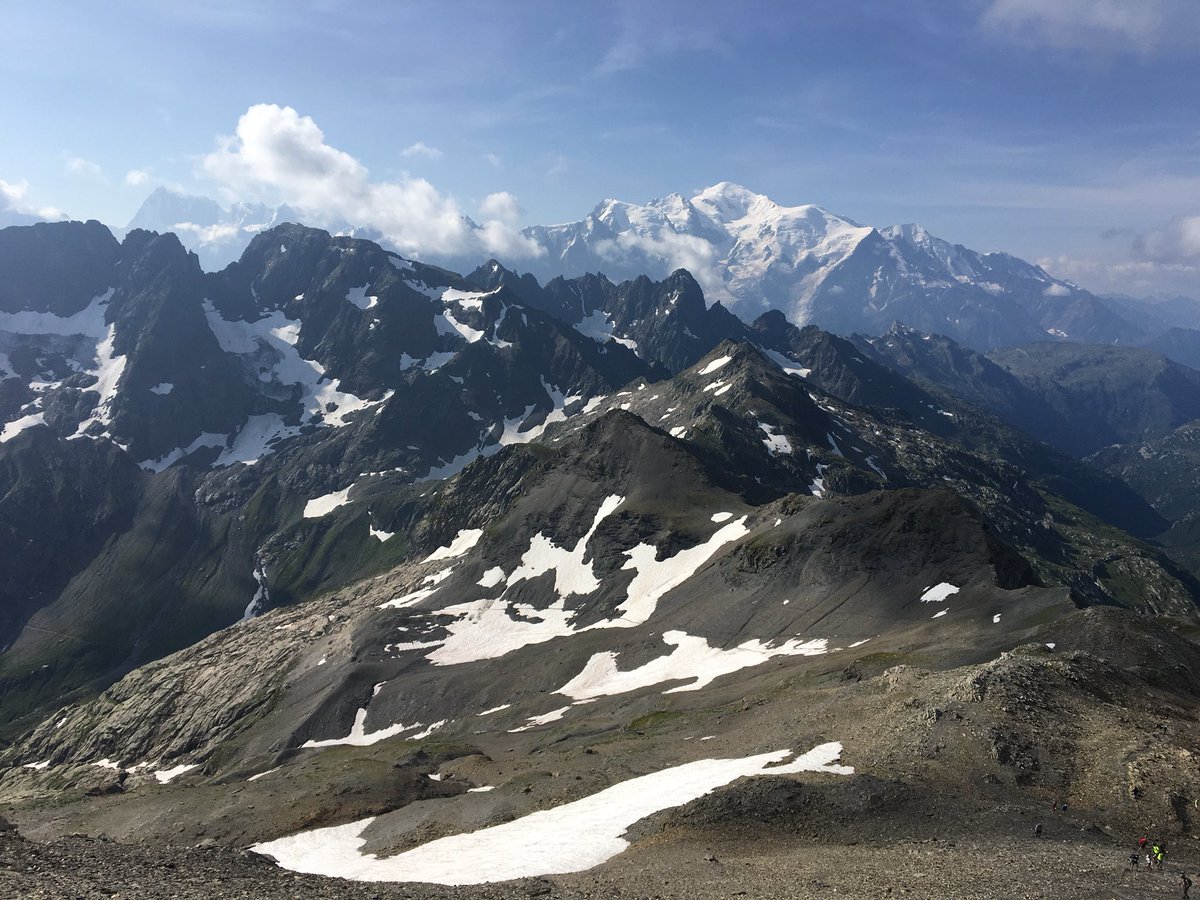 ThieuVermeulen's tweet photo. La randonnée de l’été avec @janniklaval : le Mont Buet, somme à 3096 m, 1800 m de dénivelés positifs en 4h30 et un panorama incroyable 😊 https://t.co/Zkj1rDmE35