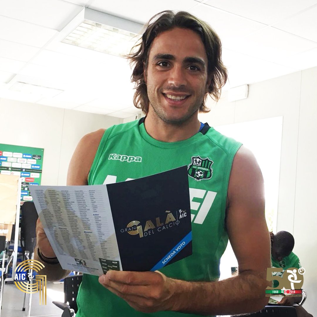 GranGalaAIC's tweet photo. ⭐️ #GGDC2018: le votazioni! ✍🏻
I #giocatori del #Sassuolo 💚🖤 hanno votato per la prossima edizione del #GranGalàDelCalcio ⚽️ #AIC.
💻 https://t.co/BPYTUwEL7A
ℹ️ @assocalciatori @Dema4Agency #MadeInDema4
#ForzaSasol #Matri #MitraMatri https://t.co/D2XxwIRNGp