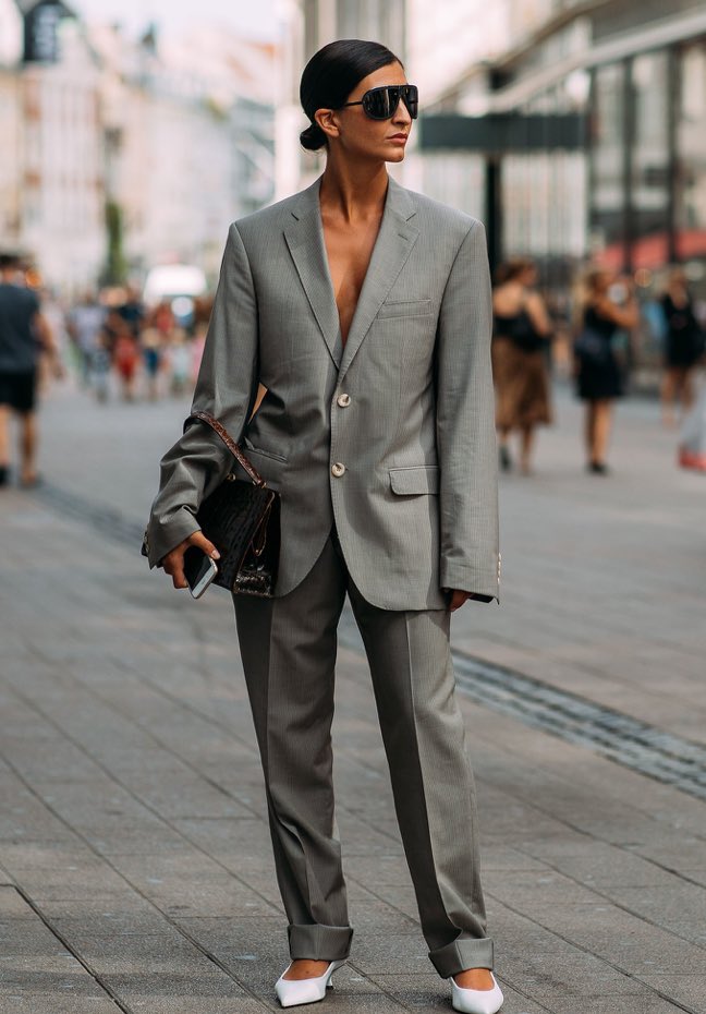 fw_global's tweet photo. Katarina Petrovic was spotted at Copenhagen Fashion Week in this oversized gray suit, paired with a sleek bun for a serious but still stylish look
.
.
#streetstyle #Copenhagen #fashionweek #womeninsuits #fashionista #stylish #sleek KM https://t.co/ipSu9aSIi6
