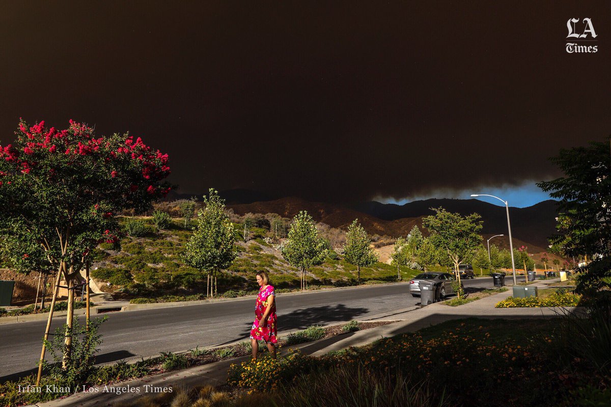 Irfan_latfoto's tweet photo. Wednesday morning Corona residents are facing dark smoke cloud, constant raining of ashes and smoke smell from Holy Fire that continues to burn on the hills. @latimes @latimesphotos @LANow #Holyfire #wildfire #ashes #darkcloud #smokefromfire https://t.co/BEFlf57TH7