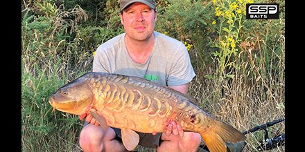 sspbaits's tweet photo. Ben Kemp with a rather nice looking scaley mirror that fell for a SYSTEM-X Pink Pop up over a bed of SYSTEM-X Boilies... #TeamSSP - "Good Things Come To Those That Bait!" - https://t.co/YAiov188WQ | #SightSmellPalate #SSPBaits #SystemX #MonsterX #SSPElements #AllSeasonSystemX https://t.co/SSzbFSea1A