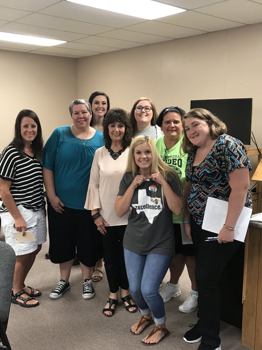 MrsJennEaves's tweet photo. We love our mayor #JanetGott is making Denison great! Yay for a new city hall! #firstfemalemayor #parksandrec #onestopshop #destinationDenison #welikeparks https://t.co/m3AOvhWFUg #peoplewillwanttocomehere #extraordinarilyordinary #georgeadenison #railroads @DISDLearns https://t.co/r2XTVc9zQq