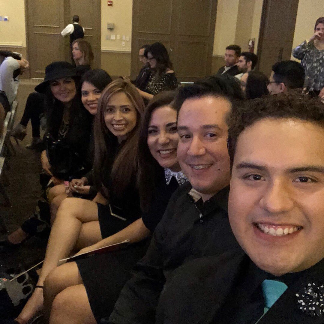alekz_mundo's tweet photo. Sharing a great night at the Mujer Eva 2018 awards from @revistaevamagazine. Congrats @julianaloiza, @elianavizcaino, @yassgrafia, @male_gon and @profetaloco for your great work and friendship! It was awesome! Congrats to all my «Eve» friends. #PremiosEva #PremiosEva2018 https://t.co/oTXFVXoo5w