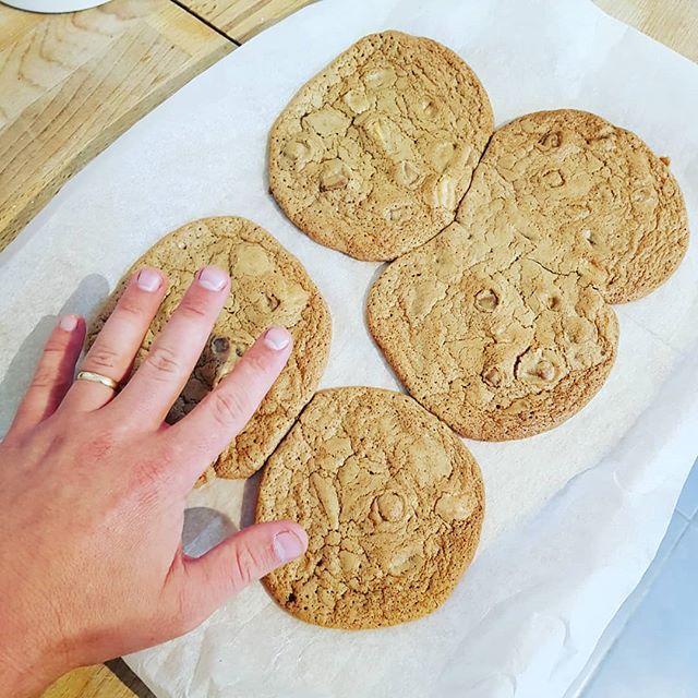 danieljmorse's tweet photo. Trying different recipe today for some cookies... Much wetter dough, and using the recommended sizing for baking results in huuuuge cookies!! #BakerDan #baking #cooking #cakes #cookies #biscuuts #delicious #yummy #yum #nice #happy https://t.co/VtgowW35G1