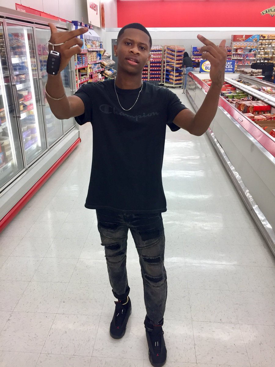 KayroHendrix's tweet photo. D R I P 💧 S E T 👖🍝 WOAHHH 🤯‼️

#GlokkKoma 😬🤫 https://t.co/1bAuZY3zBK