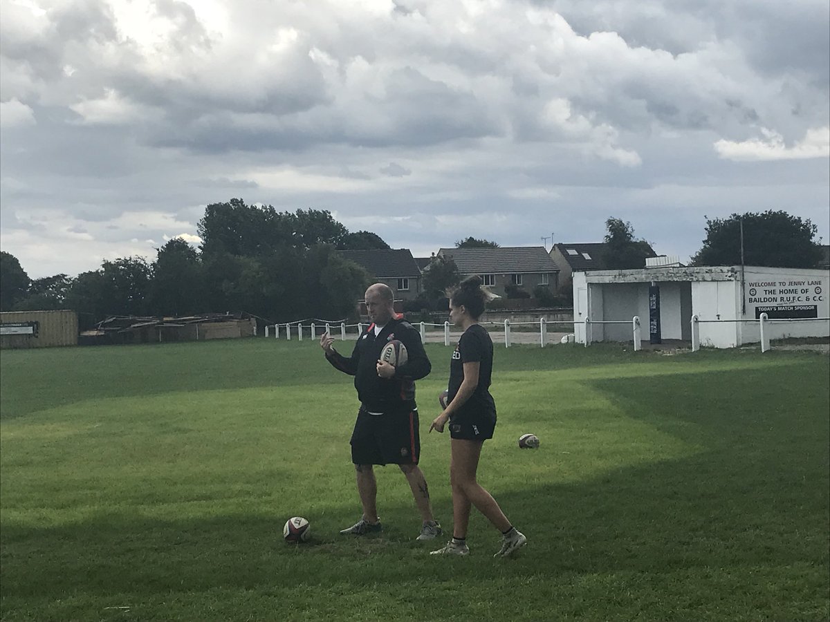 Fitting in a quick session with <a href="/elliekildunne/">ellie kildunne</a> on his break and <a href="/BaildonGirls/">Baildon Girls Rugby</a> player Chloe got to meet her hero! <a href="/patto1010/">Patto</a> <a href="/BaildonRUFC/">Baildon RUFC</a> #WestIsBest #SuperCoach