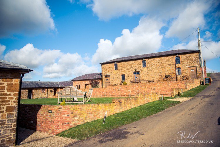 PinkVenues's tweet photo. BIG SHOUT OUT to @GranaryFawsley who are showcasing their stunning #WeddingVenue with us on @PinkVenues More about this beautiful #venue here: https://t.co/KqXlpuvF2S #GayFriendly #LGBT #LGBTQ #Wedding #Northamptonshire #Weddings #Venues #loveislove  #WeddingWednesday https://t.co/V8T7BOQNZE