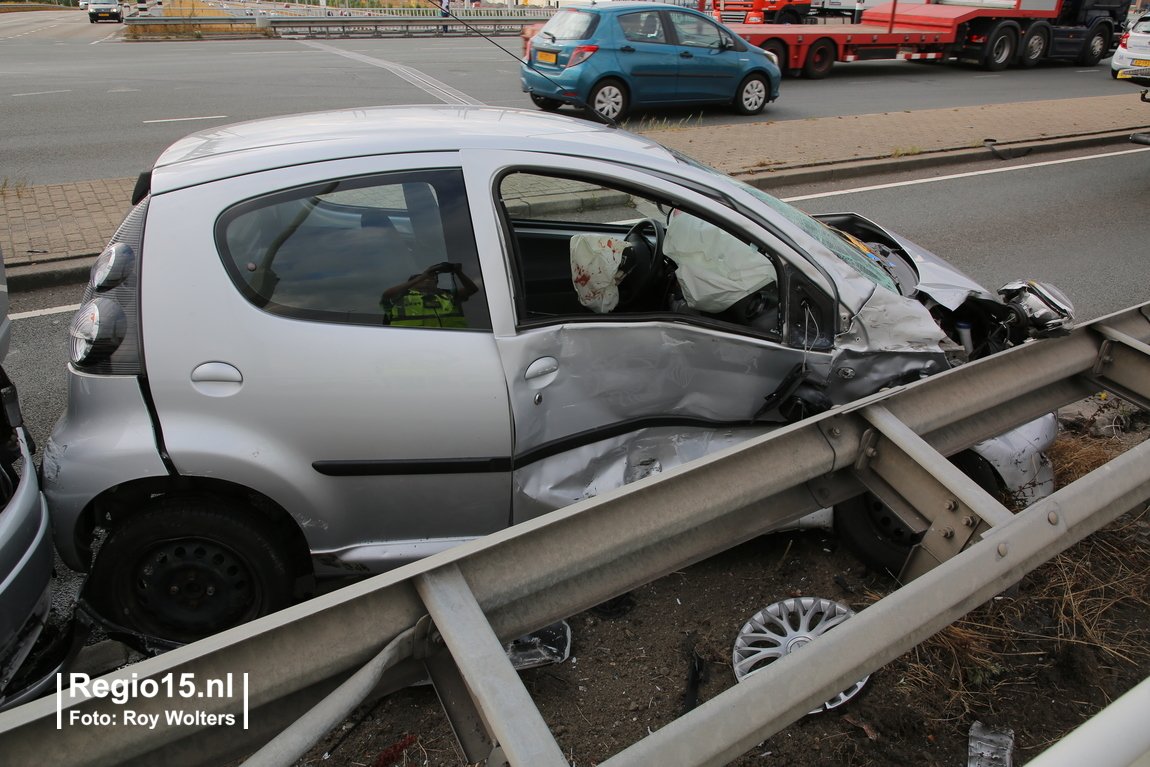 regio15's tweet photo. ONLINE: gewonde bij ongeval op de #Hoefweg #N209 #Bleiswijk https://t.co/SvRCrCPv5Q https://t.co/WT35BoTCm4