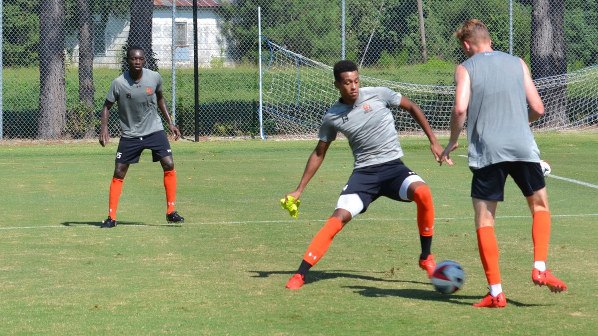 GoCamelsMSOC's tweet photo. First day of preseason training for the Camels! #RollHumps https://t.co/ubz2vhBHaq