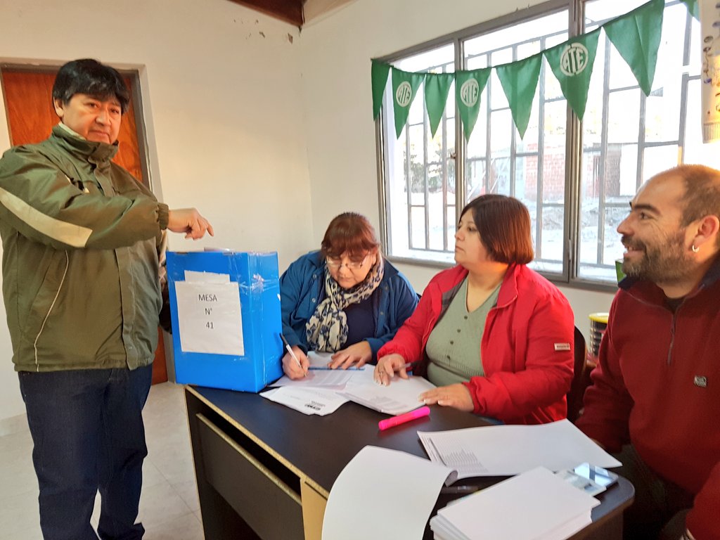 Cesargarzon80's tweet photo. #FitRoy #SantaCruz
Los compañeros siguen votando en nuestra Central. #Lista1GermanAbdala
#EleccionesCTAA #VotamosCTAA https://t.co/DumzzXgKex
