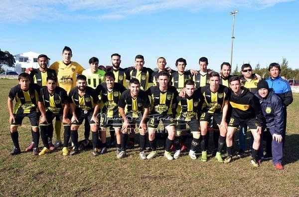 capcolonia's tweet photo. ⚽💛🖤🔝
#Fútbol
#CAPColoniaFútbol
#CAPColonia
#VamoManya https://t.co/L7TEEJlARp