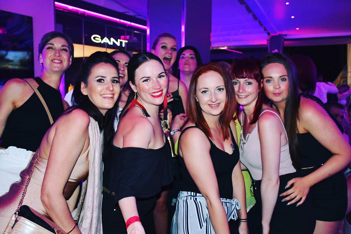 Whos joining us for some drinks tonight? Try some of our delicious cocktails 🍹 and one of our natural coal shisha pipes 💨 Resident dj every night from 9pm 🔈
Number 1 VIP hotspot in Puerto Banus #Babilonia #shisha #cocktails #puertobanus #midweekdrinks