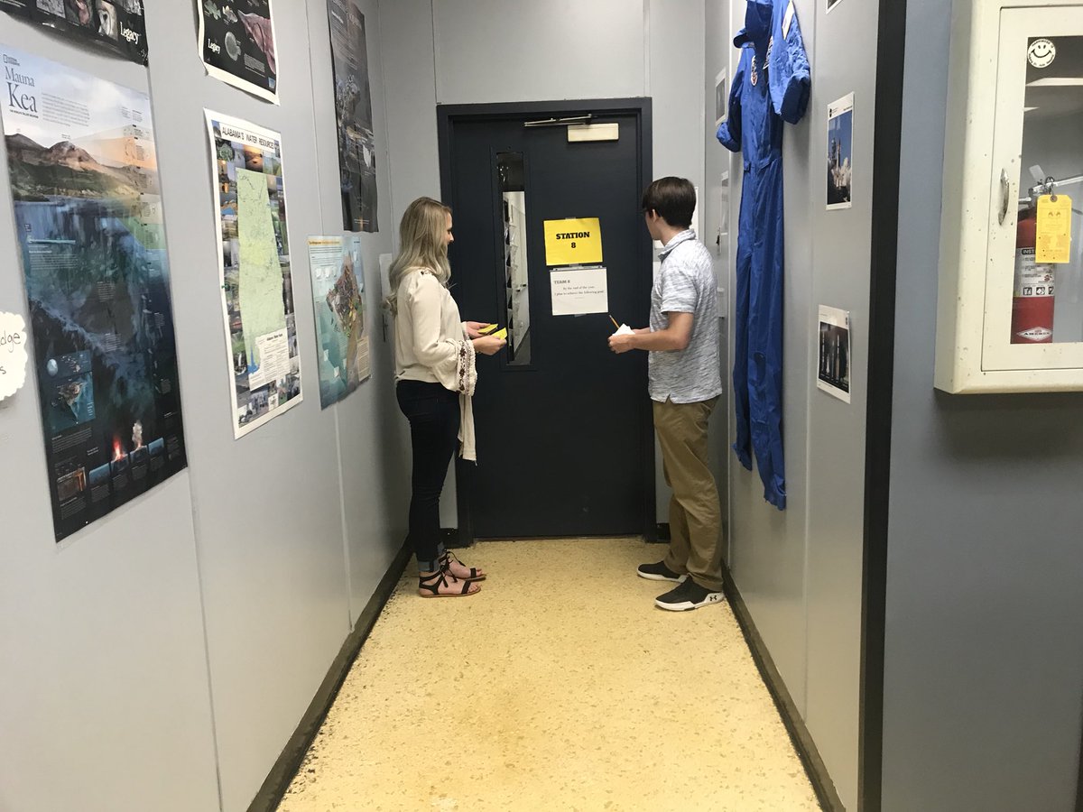 CoachEtheredge's tweet photo. Up and moving today. Getting to know each other better. #selfassessment #grouptalk #carousel #spokesperson #getupandmoving @ArabHighSchool #WeRArab #family https://t.co/VmG3nwMURd