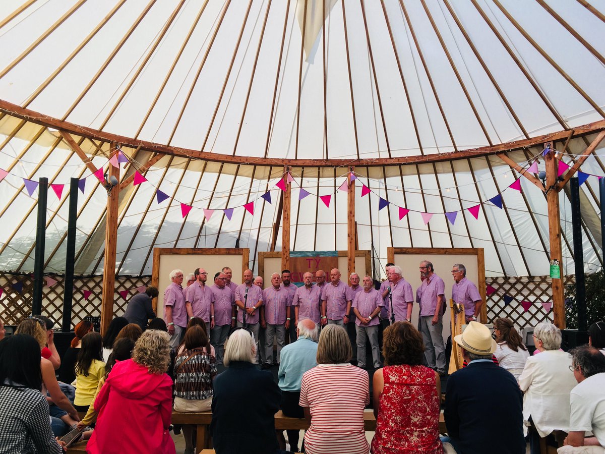 Parti'r Efail yn y Tŷ Gwerin fel rhan o sesiwn Cymdeithas Alawon Gwerin Cymru #gwerin #Steddfod2018