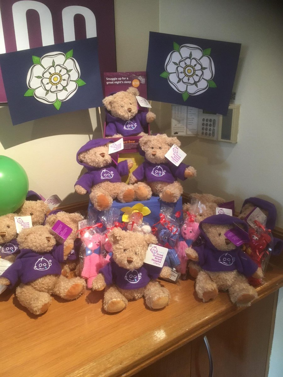 Celebrating #YorkshireDay2018 with <a href="/GreatOrmondSt/">Great Ormond Street Hospital for Children</a> charity raffle <a href="/SDEBDD/">simon ewins</a> <a href="/AndyFr4ncis/">AndyFr4ncis</a> <a href="/hutch1979/">vicky hutchins</a> @WYBorn_Bred £200 raised period 5