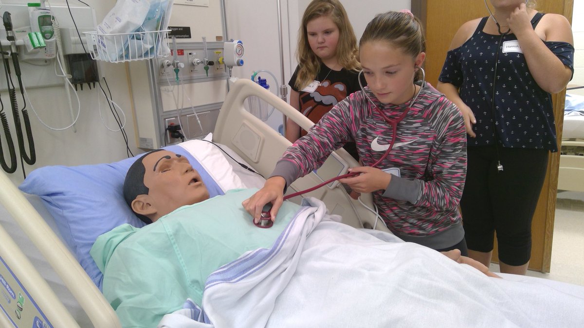 Redhotscience's tweet photo. Junior Medi looking after their patient, Stan, yesterday afternoon! Thanks Health Sciences for the awesome tour! @ActuaCanada #exploreRDC https://t.co/J2W9xhuYO4