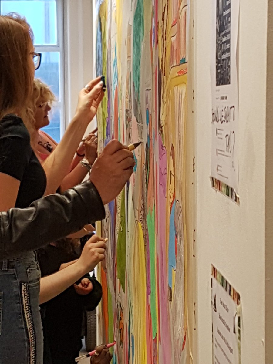 Artists8gate's tweet photo. It's all happening here with #BeeVocalChoir #BeeVocalCreative session. Loving how everyone's getting stuck in #participation #MessyFingers @triplecmanchest https://t.co/sYdREAx59q