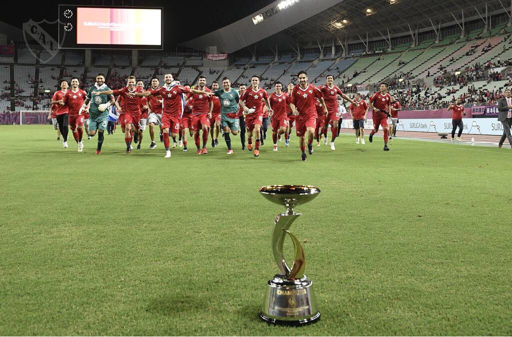 Stillitano_DT's tweet photo. Objetivo cumplido. Campeones Suruga Bank 2018
Gracias jugadores, cuerpo técnico, cuerpo médico, auxiliares e hinchas. A disfrutar 🇦🇹#TodoRojo #Independiente #SurugaBank #ElReyDeCopas https://t.co/xTe3dzW376
