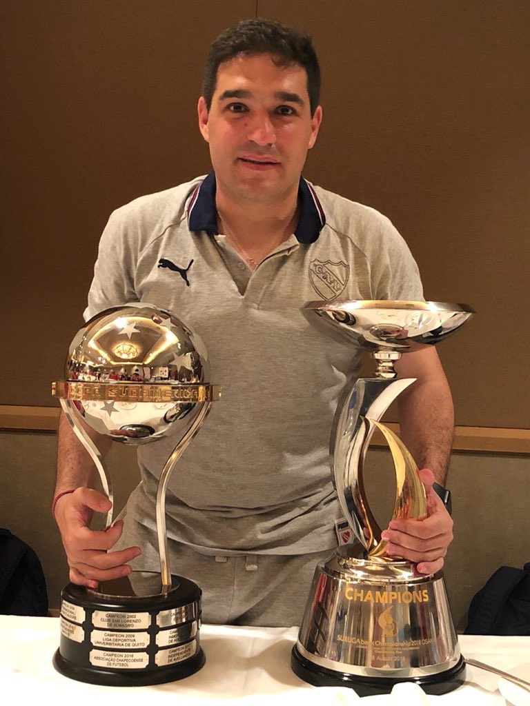 Stillitano_DT's tweet photo. Objetivo cumplido. Campeones Suruga Bank 2018
Gracias jugadores, cuerpo técnico, cuerpo médico, auxiliares e hinchas. A disfrutar 🇦🇹#TodoRojo #Independiente #SurugaBank #ElReyDeCopas https://t.co/xTe3dzW376
