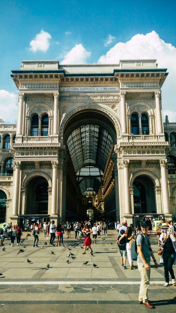 le_zonl's tweet photo. @CelGuillaud J'ai fais que Milan et Vérone mais j'en ai pris pleins les mirettes dans la galerie commerciale de Milan https://t.co/B5XPDpvtma