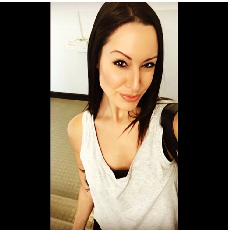 the1annatheresa's tweet photo. Do it with a smile. #bettermebetterworld #MsNewYorkWorld #AnnaTheresa #NYC https://t.co/DnfnX8mvXK