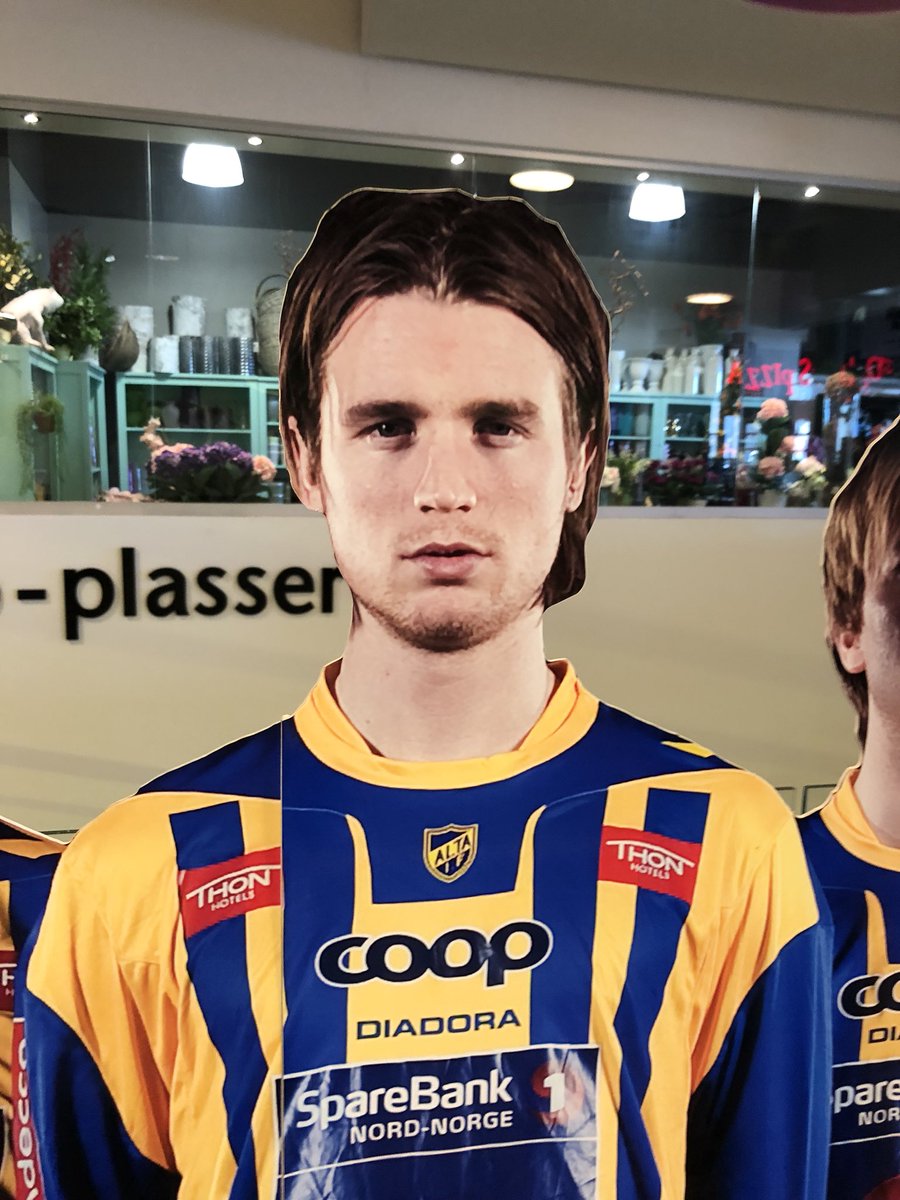 Alta gjør klart til Alta turneringa med å sette ut figurer av klubbens legender 🤟 ser at <a href="/gauseth/">Christian Gauseth</a> holder sæ bra
