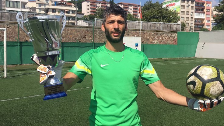 Çilimli Belediyespor goalie Onur Öner has seized the championship cup of the team due to his unpaid wages, "I had told the captain that I would seize the cup if I am not paid; I will give it back when my payment is made."