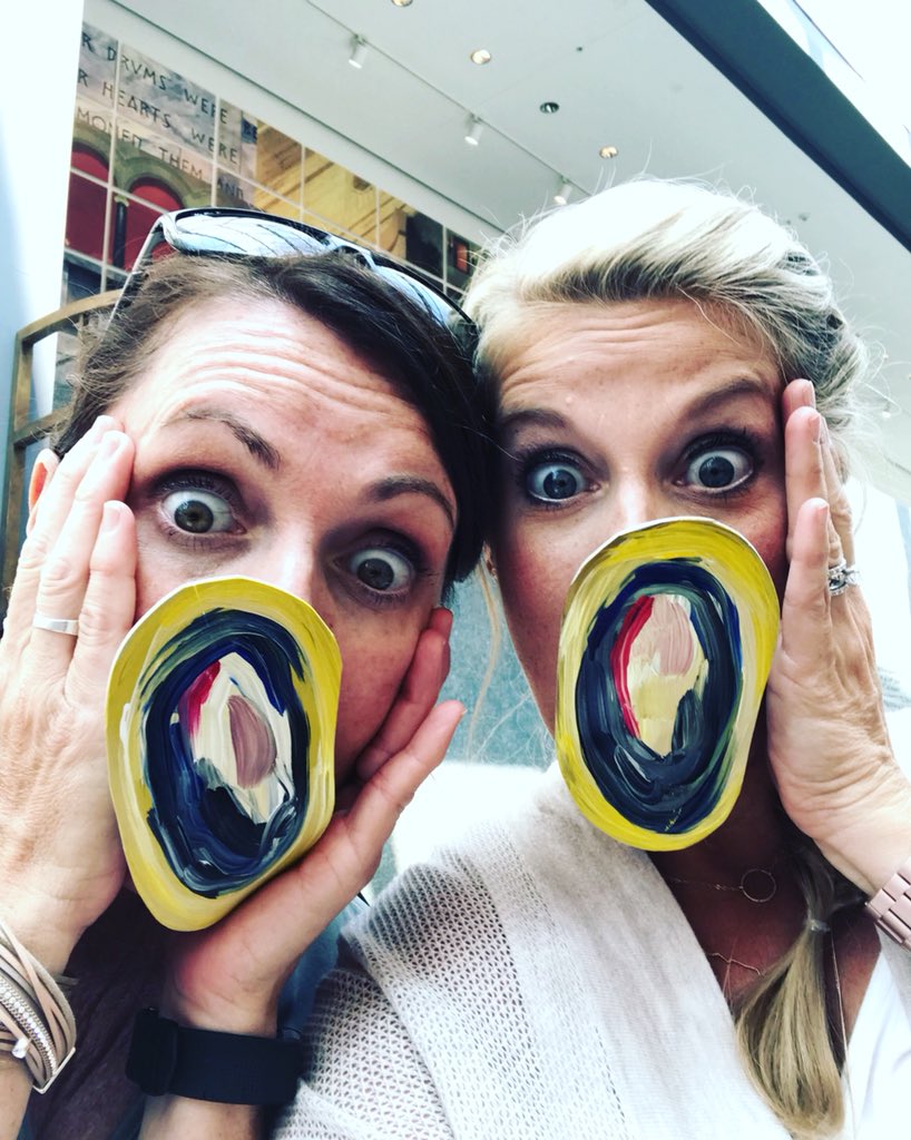 SchrammLovesArt's tweet image. Always a good time participating in PD with the art peeps!  #fallworkshop #loveyourjob #proud2bMPS #teamscream