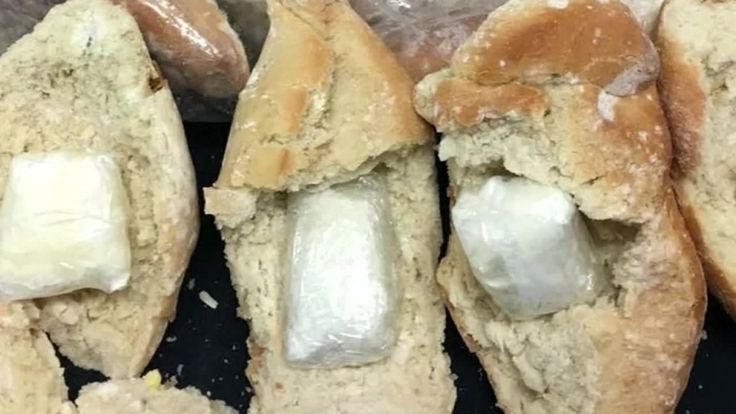Cocaine discovered in 15 bread rolls at airport.   #Mexico    #CocaineHaul   #BreadRolls  #GuadalajaraAirport    news.sky.com/story/cocaine-…