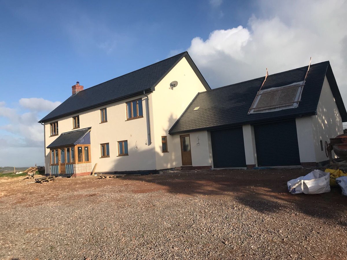 BrickworkH's tweet photo. Built this house 18 months ago ,  lovely too see it coming too an end , looks great ... very rewarding 🏡 https://t.co/RDZxQc9638