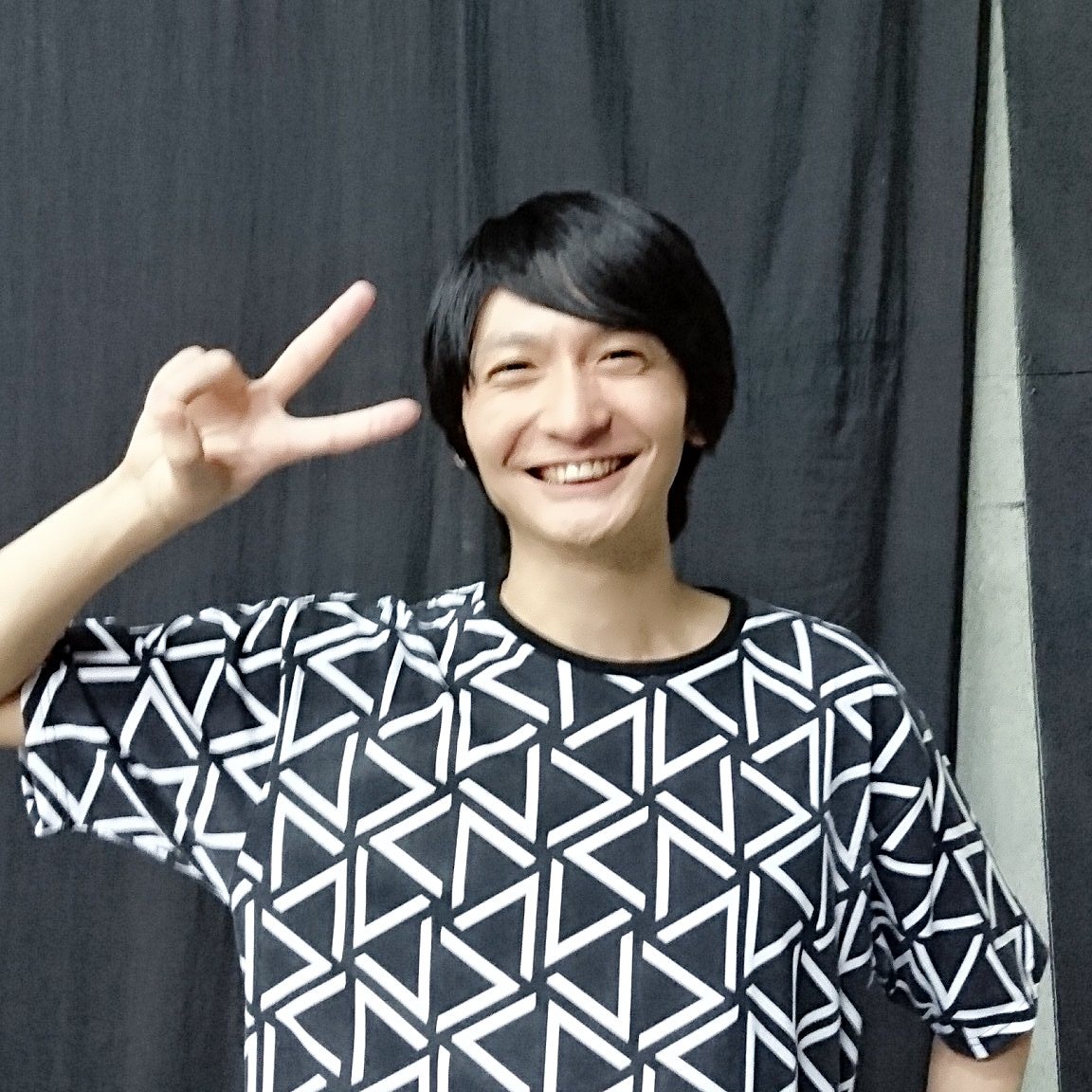 松崎亜希子 クロジ 白い雪と赤い華 はじまります 癒しの笑顔のお二人が稽古場にっ 日替わりゲストの平川大輔さんと島崎信長くんがきてくれました 同じ役なのにこんなに違うのっ てくらい別々なお二人のアプローチ 素敵でしたよ