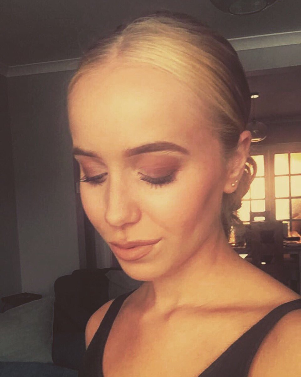 Katiebettsxx's tweet image. I don’t think I could rate the soft glam Anastasia Patel anymore than I already do! love love it no matter what the occasion! 💄👱🏼‍♀️👱🏼‍♀️