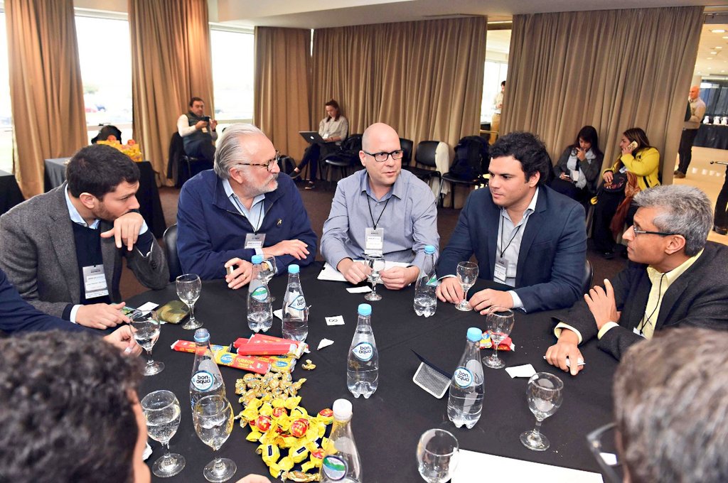 Glocalagro's tweet photo. We keep on working: Speed Dating
#wakeupagtech #agtechweek #agtech #SemanaAgTech #RosarioAgtech https://t.co/lf0c4PfbC7