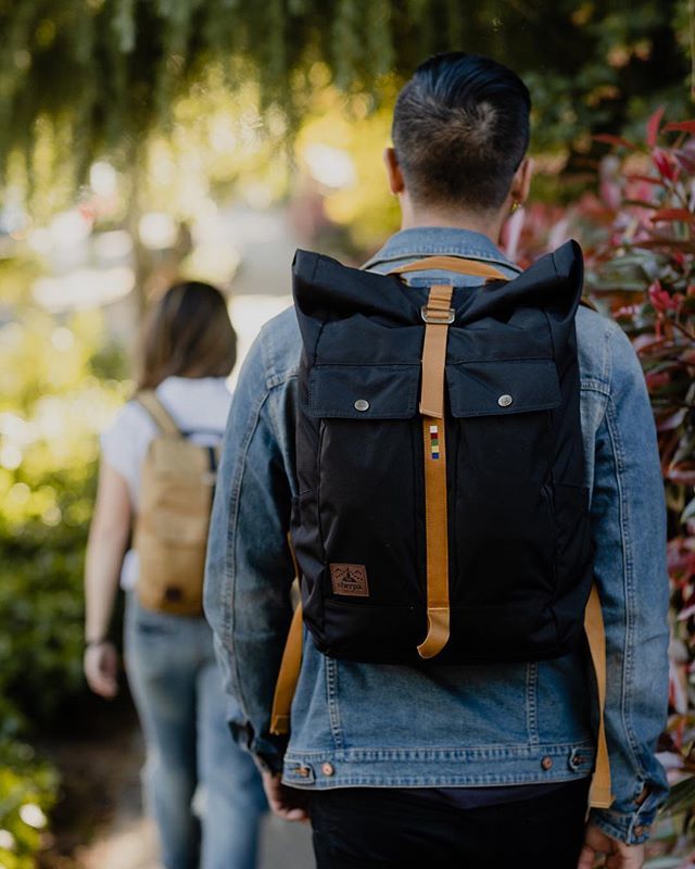 With a roll top closure perfect for size adaptability, it’s a cinch to Carey your grocery and farmers’ market finds on your bike— including that chilled bottle of rosé in the water bottle holder. 
And, for every pack sold, we are donating a children’s bo… ift.tt/2OmPmkF