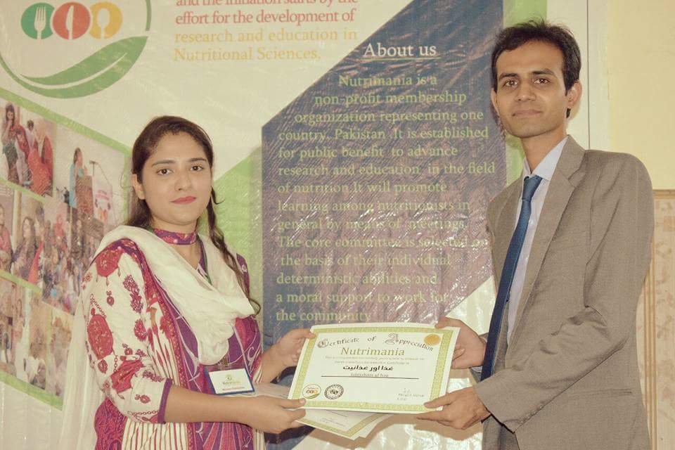 Abedi1Syeda's tweet photo. This morning, team Nutrimania organized a seminar on 'Dietary guidelines for Ramadan'.
It included several activities
1. Counseling Session 
2. Recommendations for Ramadan
3. A contest named as '1 minute competition'

#EatHealthy
#LiveHealthy https://t.co/7fAPdOhoCQ