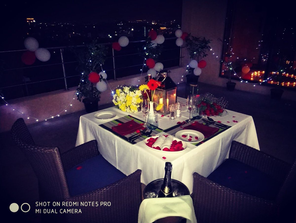 OakwoodPremBLR's tweet photo. With a setting that beautiful, you exactly now know where your next dinner date is going to be! #ozza #mesmerizing #Dinner #roses #Champagne #beautiful #Romantic #oakwoodpremierprestigebangalore #oakwoodpremierbangalore #oakwoodbangalore #oakwoodpremier #oakwoodworldwide #oakwood https://t.co/jIlmAuLPHG