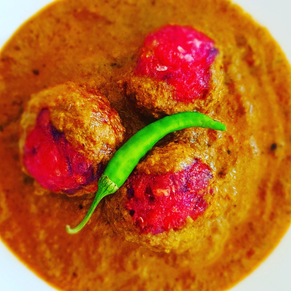 Ratis_kitchen's tweet photo. Making a new dish is always fun. Vegan blood ginger kofte with beetroot goodness in a rich spinach kasturi methi gravy. Will keep it in our menu for our next pop up n supperclub #londonpopup #indian #curry #londoneats #foodgasm #selondon #foodie #vegan #vegeterian #foodporn #food https://t.co/XzdTA1VkGZ
