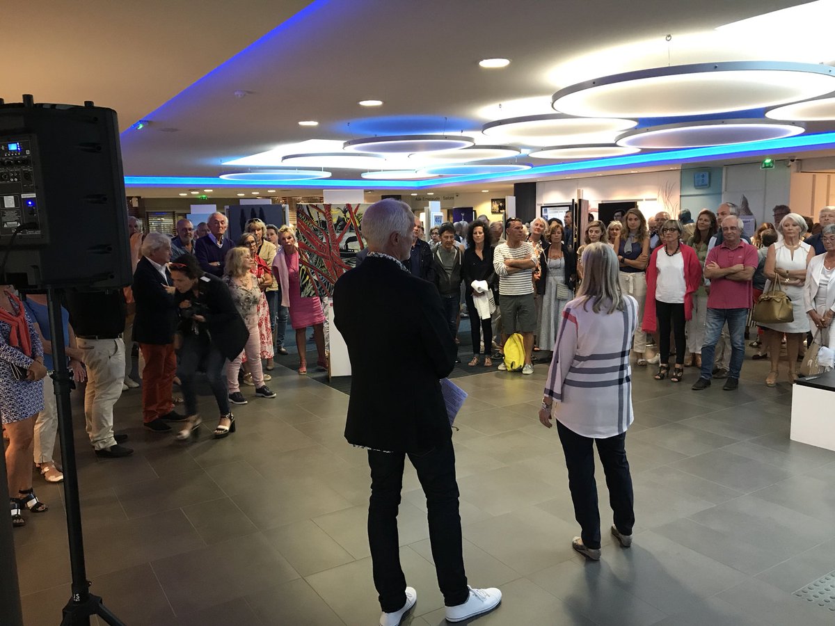 besnier_tvr's tweet photo. Vernissage au @Novotel_FR #Thalassa de @Villededinard @DINARDTOURISME de l’édition 2018 de #OnZoute à #Dinard (19eme édition) Rencontre avec les 18 artistes d’ateliers et de galeries d’art
Thème de cette année « Passage » Samedi 11 août de 18h à minuit @Alexandre_Motte @TVR35 https://t.co/evEzqLsoEc