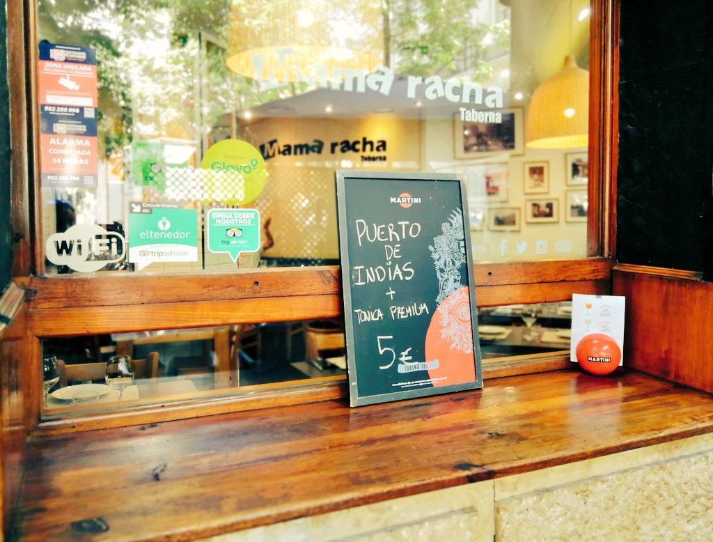 MamarachaVlc's tweet photo. ¿Un #gintonic para brindar por la lluvia? 😆. #ESTAPASANDO #Valencia #vacaciones @GinPuertoIndias @guiagintonic https://t.co/3PzjtyHzQ7