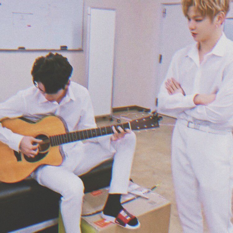 Doysamand's tweet photo. ✨เกิดมาไม่เคยเจอครายเหมือนเธอ🎵
🍑หมายถึงหน้าตาน่ารักแบบเค้าหรอ
✨ป่าว ใส่ชุดเอวสูงขนาดนี้ https://t.co/gxhpK18jOC