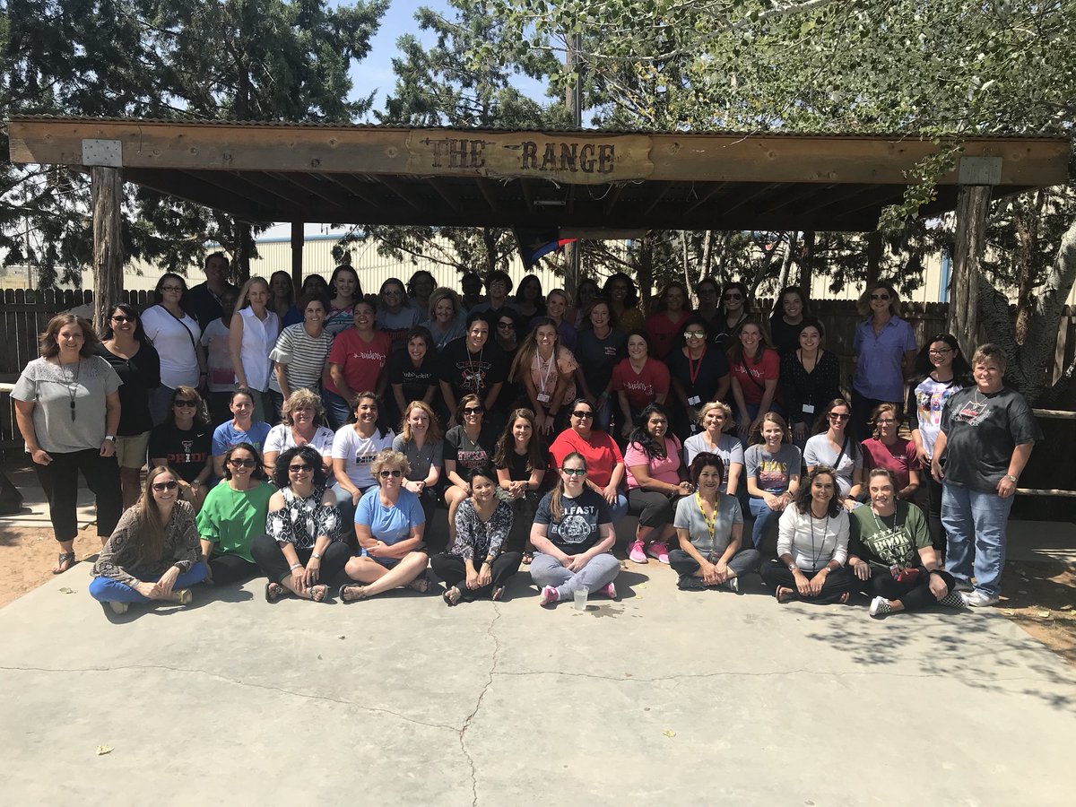roberts_elem's tweet photo. Celebrating last year before the new work begins! #roberts_elem https://t.co/HUdQ4dmE6R