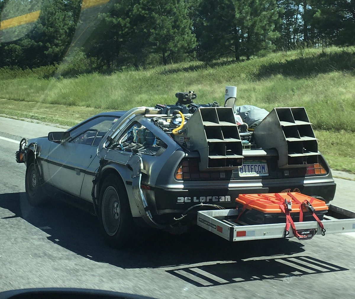 sundaywithsandy's tweet photo. As seen on 95 ... I think somebody stole Marty and Doc Browns car! The DeLorean rides again! #backtothefuture2018 #backtothefuture #fluxcapacitor @realmikefox @DocBrownLloyd https://t.co/fcXpnpliYQ