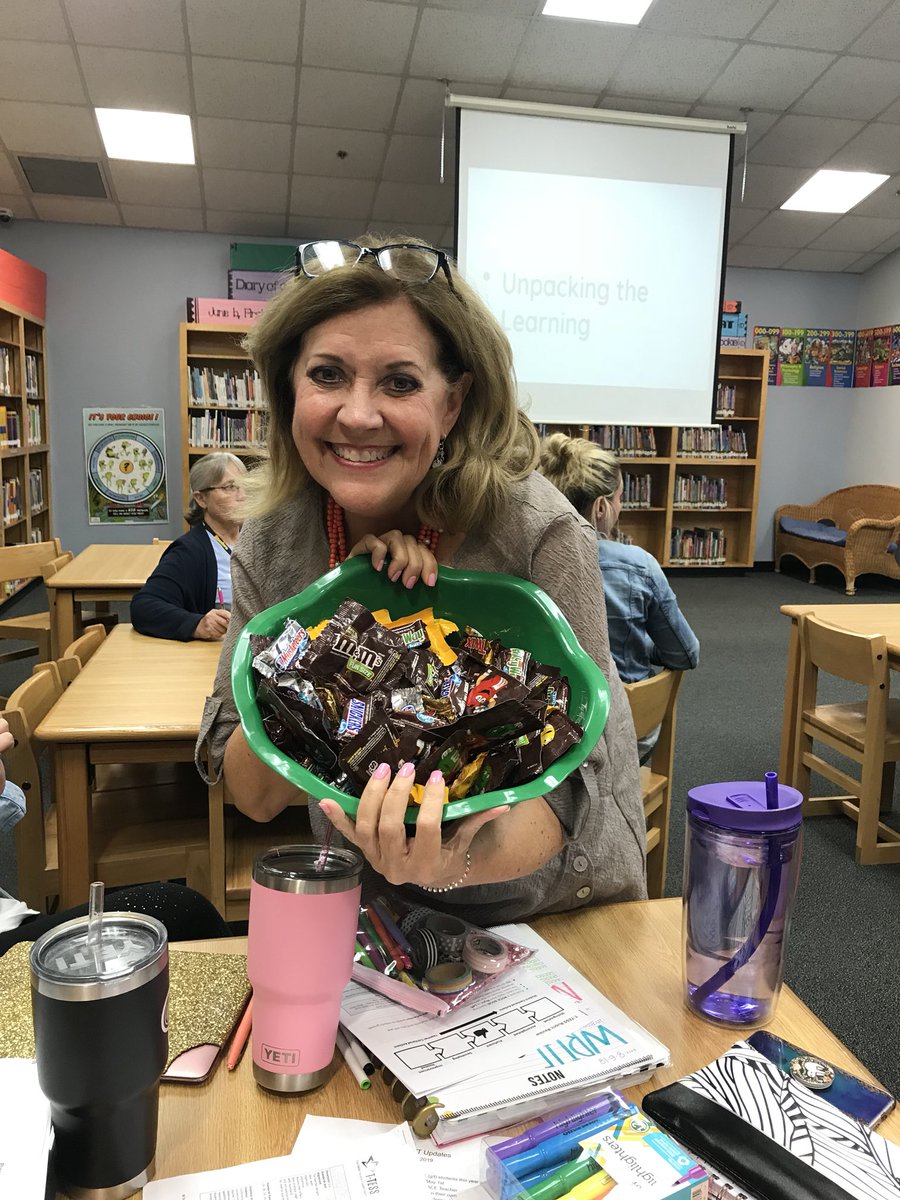 HeatonMubeen's tweet photo. The Chocolate Fairy! #huskypride @HaunElem #PISDlearns https://t.co/R8sGH3q0z2