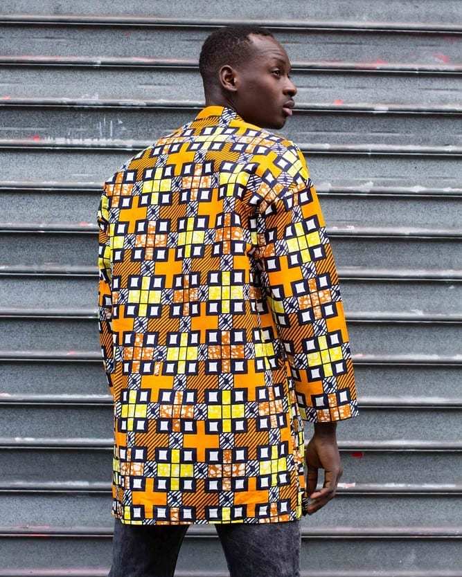 Delasebure's tweet photo. Summer is the perfect time to rock your most colorful attire. Get yourself a kimono!

Model : @daoudasanfo 
#delasebure #kimono #wax #waxprints #madeinafrica #ethicalfashion https://t.co/kZB2kCz7IB