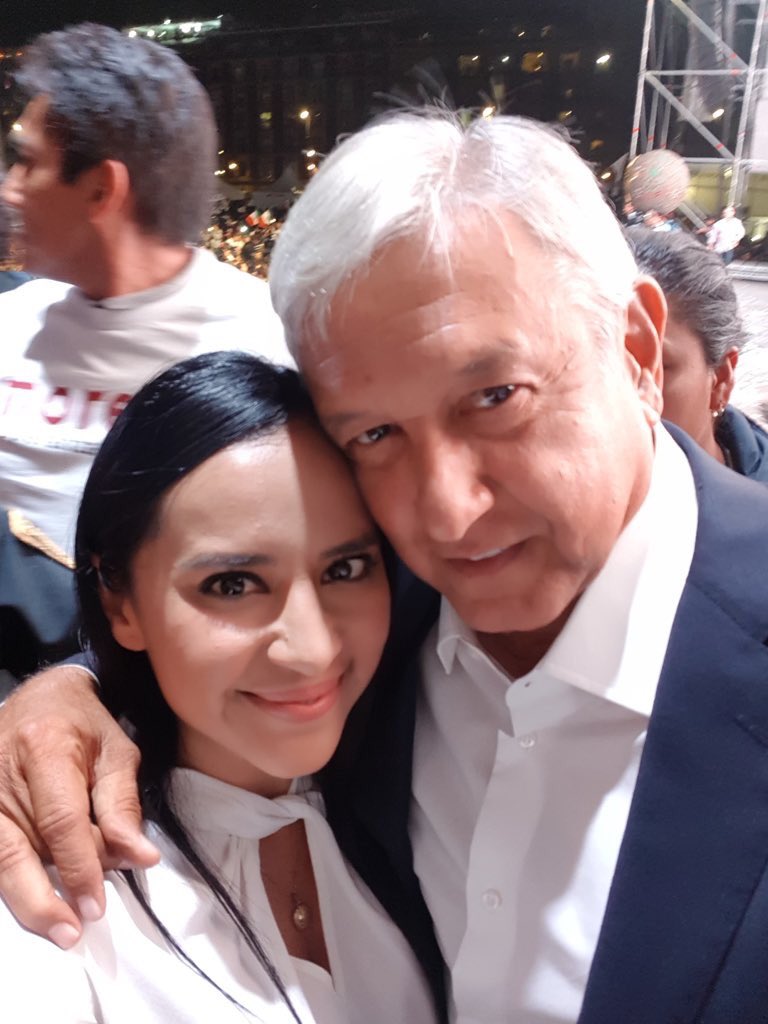 SandraCuevas_'s tweet photo. ¡A #México le va a ir bien! 
#AMLOPresidenteElecto

Enhorabuena @lopezobrador_. https://t.co/fgCPXFtZ62