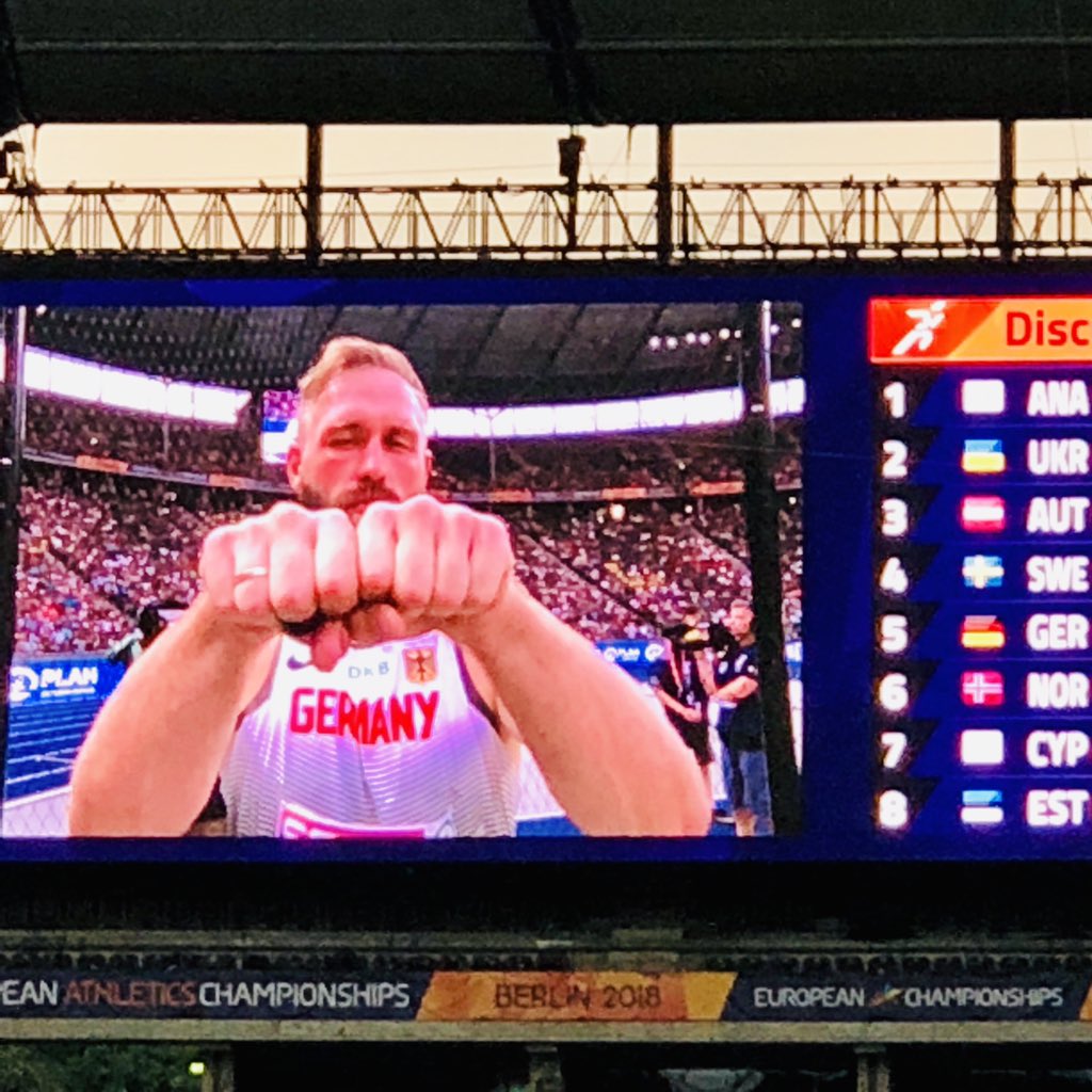 Run_Joern_Run's tweet photo. Abschied. Zu Hause. Im Wohnzimmer. #derharting #LeichtathletikEM #EuropeanChampionships2018 #ECS2018 #Berlin @DerHarting https://t.co/xGAJHhT6AN