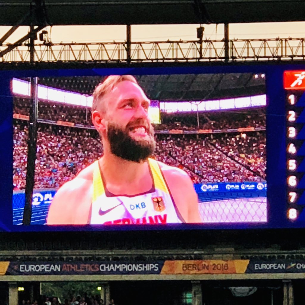 Run_Joern_Run's tweet photo. Abschied. Zu Hause. Im Wohnzimmer. #derharting #LeichtathletikEM #EuropeanChampionships2018 #ECS2018 #Berlin @DerHarting https://t.co/xGAJHhT6AN