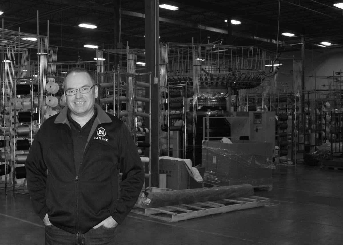 Maxime_Knitting's tweet photo. _ Our Production Manager Richard Gauthier, a resourceful man ! / Notre directeur de production Richard Gauthier, un homme débrouillard !
#maximeknitting #tricotsmaxime #team #montreal #canada https://t.co/JveErqcGAK