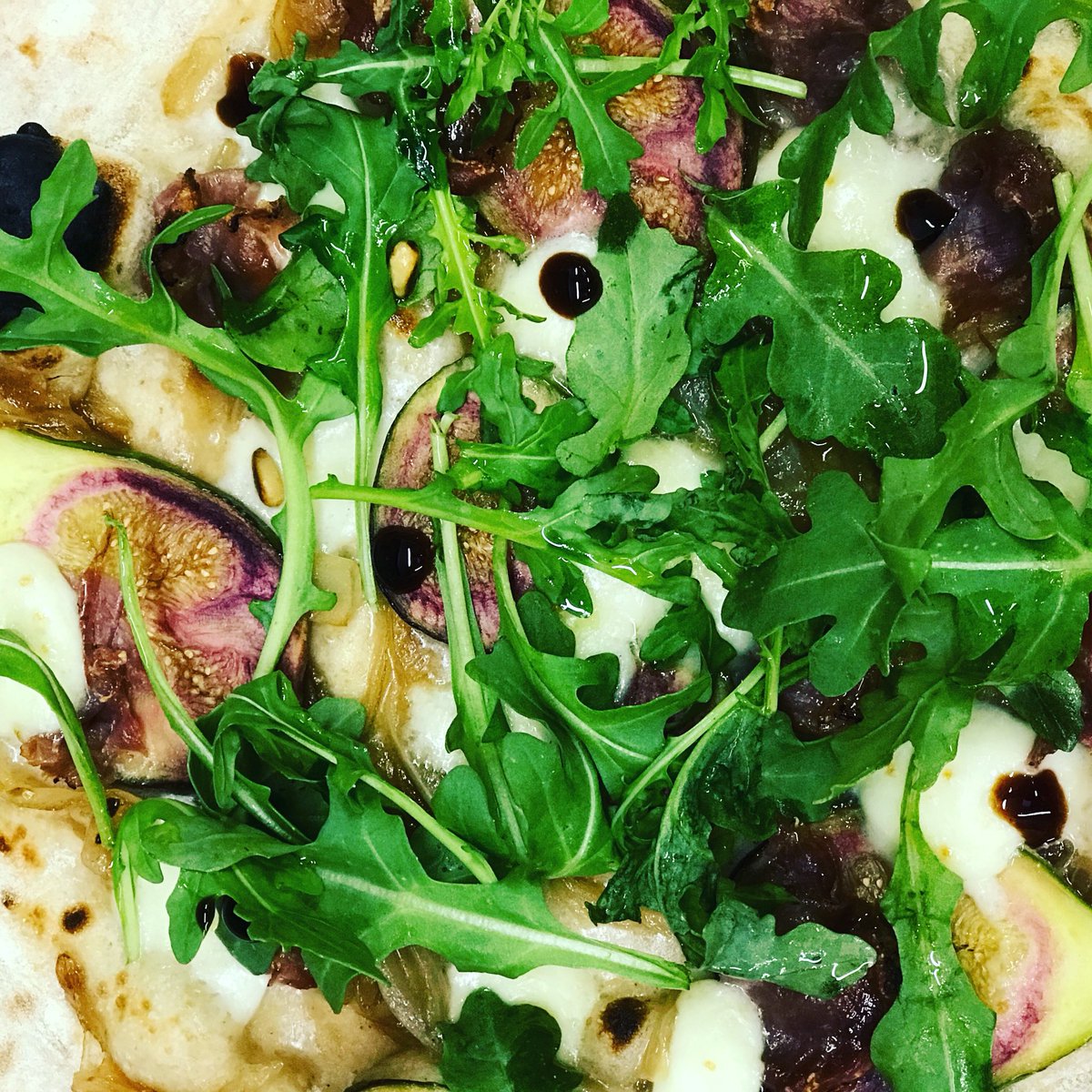 Shaldon fig pizza bianco at ODE&amp;Co tonight... paired with balsamic onion, Dorset coppa, topped with <a href="/Laverstoke/">Laverstoke Park Farm</a> buffalo mozzarella and rocket